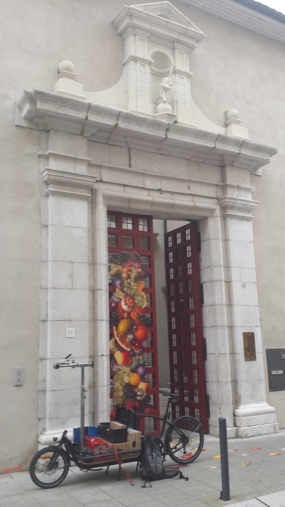 entretien devant le couvent sainte cécile